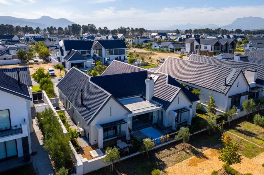 To Let 4 Bedroom Property for Rent in Val De Vie Estate Western Cape